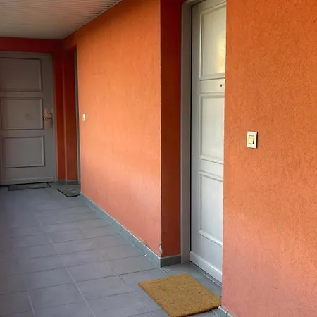 Proche Avec Jardinet Et Parking - Casa Garcia *